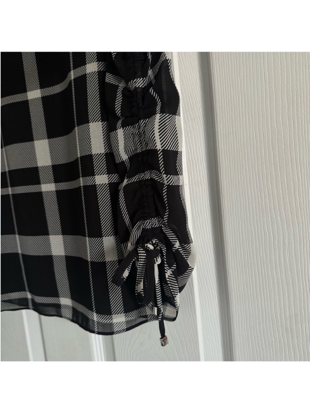 Size L Calvin Klein Women’s Black White Plaid Ruched Sleeve Blouse Top - Picture 6 of 6